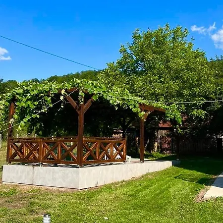 Domacinstvo Paprica Tjentiste Prázdninový dům *