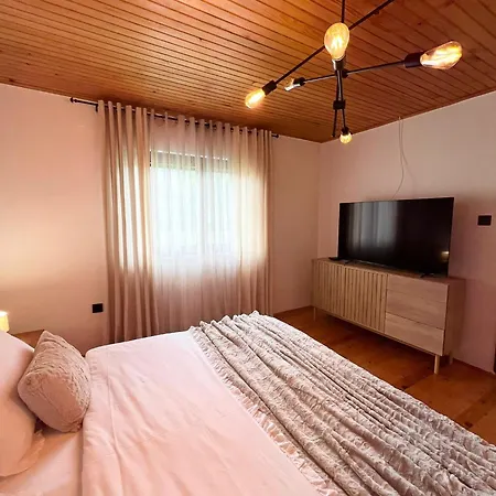 Domacinstvo Paprica Tjentiste Prázdninový dům