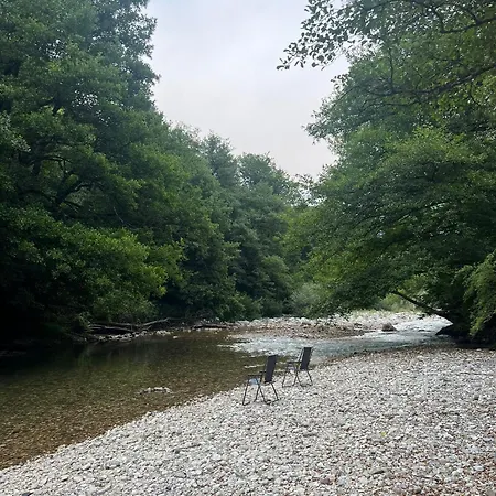 Domacinstvo Paprica Tjentiste * Foca