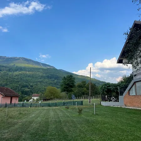 Domacinstvo Paprica Tjentiste Hébergement de vacances *