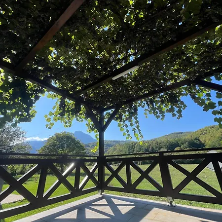 Holiday home Domacinstvo Paprica Tjentiste Foca