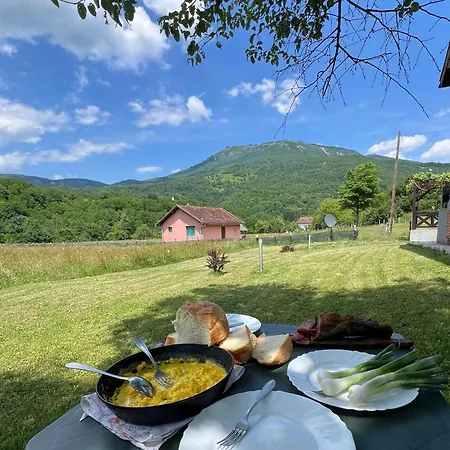 Domacinstvo Paprica Tjentiste Hébergement de vacances